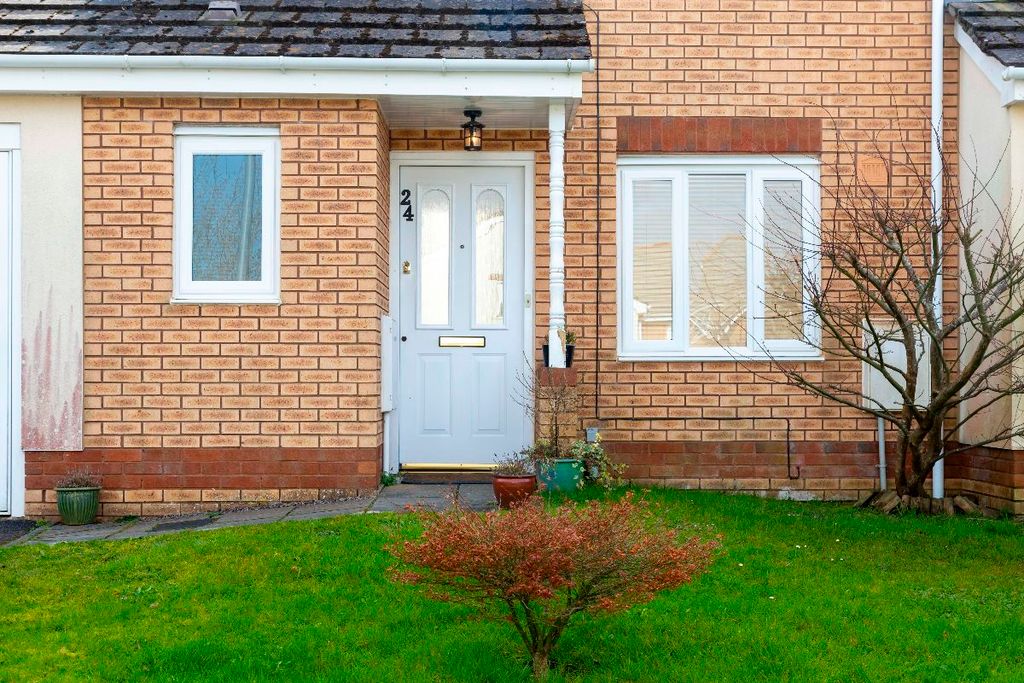 Property photo 2 of 34