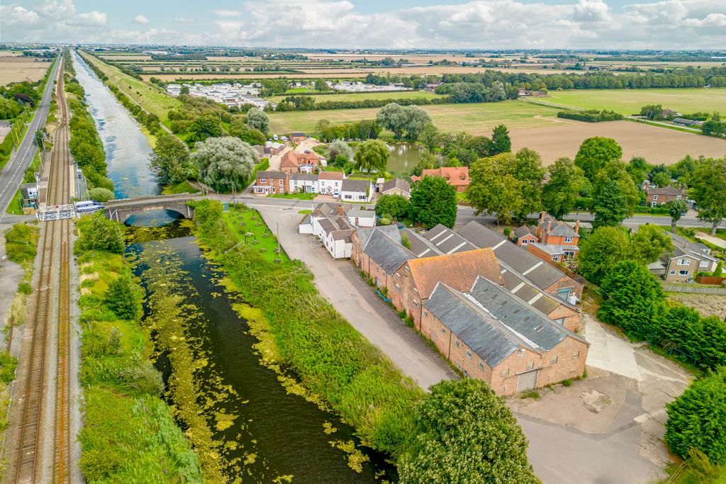 Property photo 2 of 26 Kingsway Tyres (Hubberts Bridge)-3.Jpg