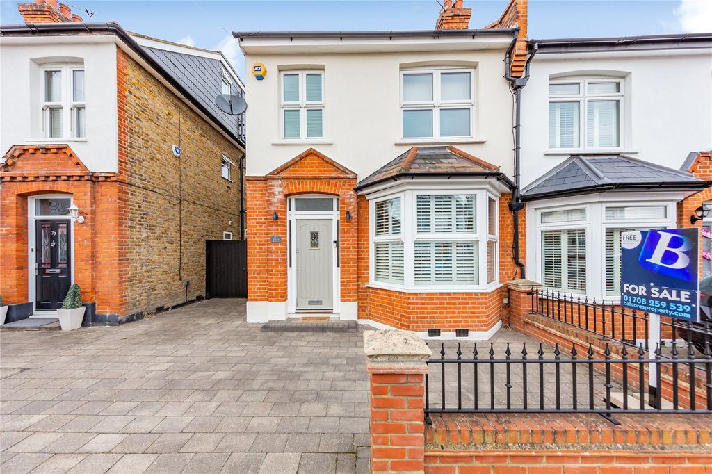 Property photo 1 of 18 Front