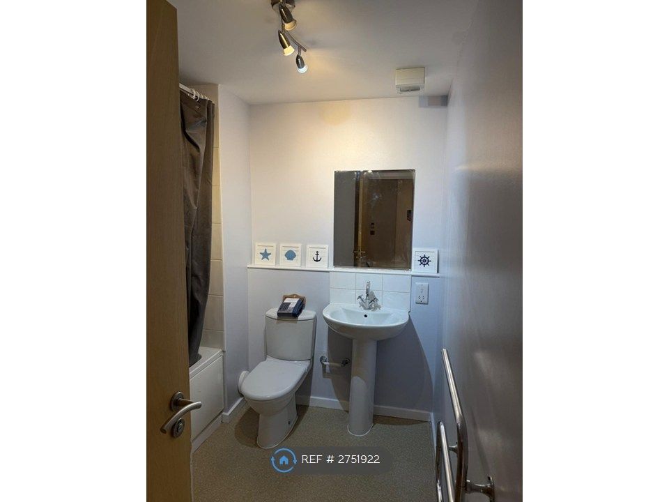 Property photo 2 of 8