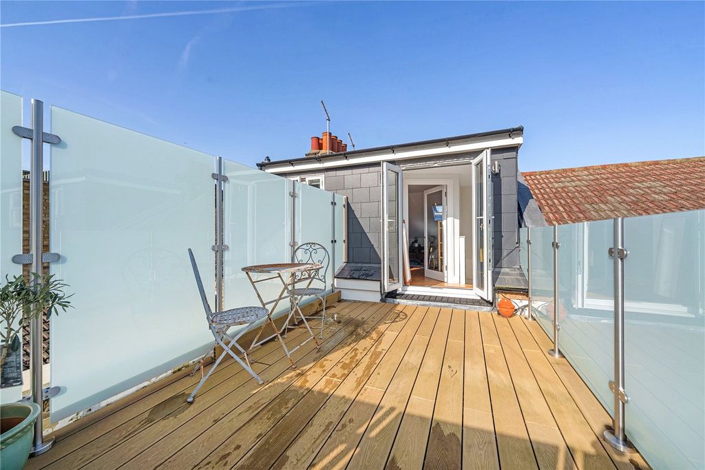Property photo 2 of 13 Roof Terrace