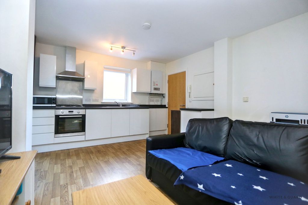 Property photo 2 of 6