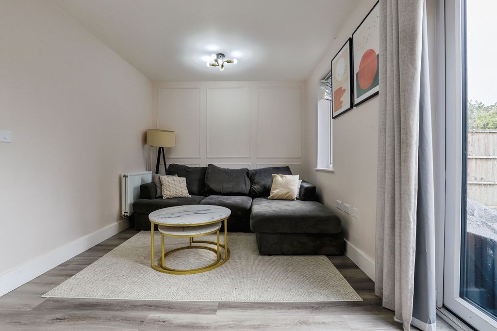 Property photo 3 of 19 Pbox-Img.Jpg