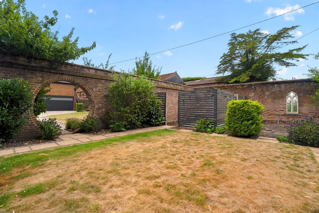 Property photo 3 of 24