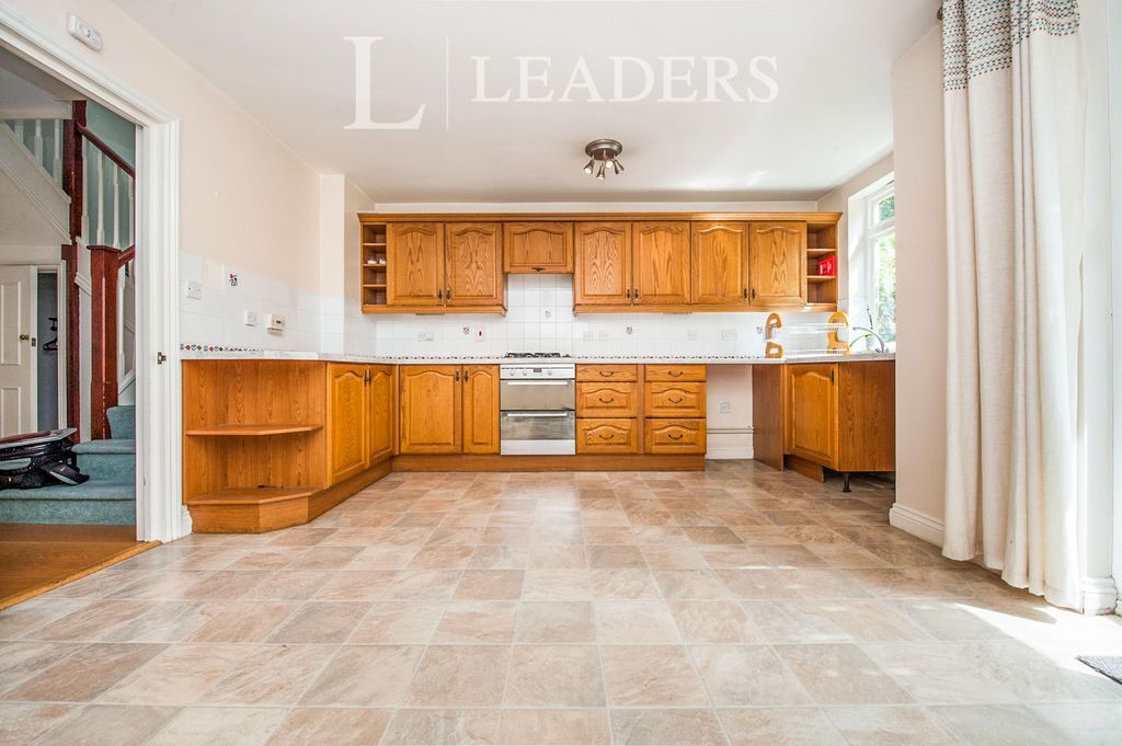 Property photo 3 of 9 Kitchen