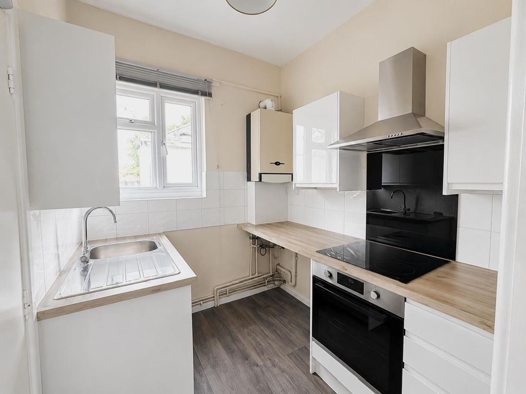 Property photo 3 of 7 Kitchen