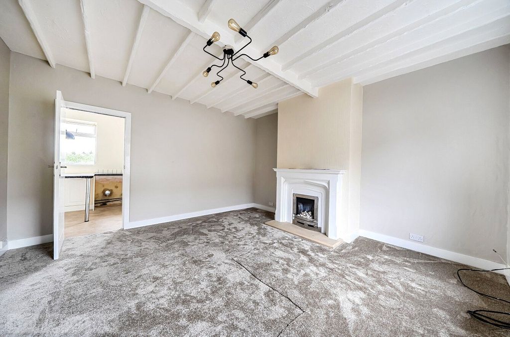 Property photo 3 of 18 Living Room