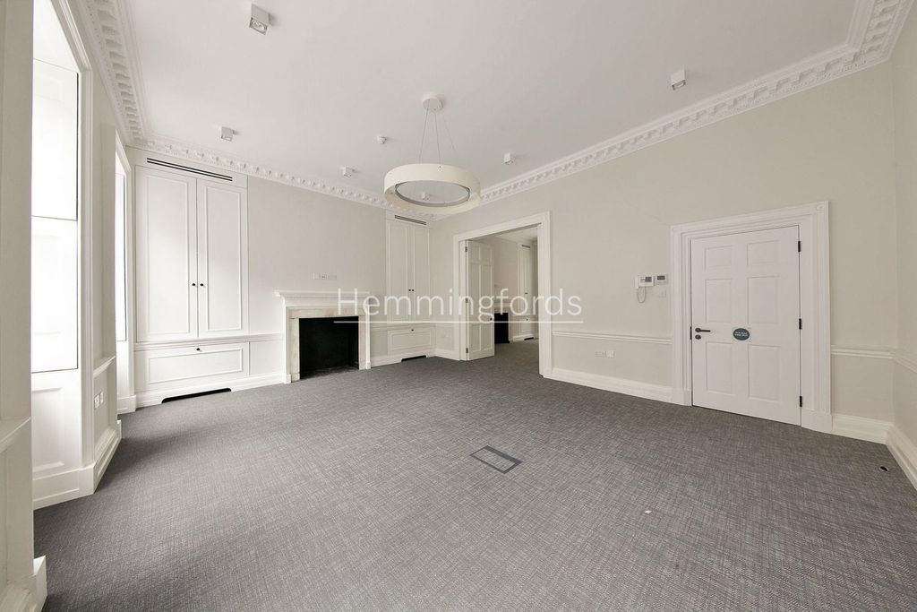 Property photo 2 of 15 17 Carlisle Street - Lb3Ttn3Yshczubiz8Zq8.Jpg