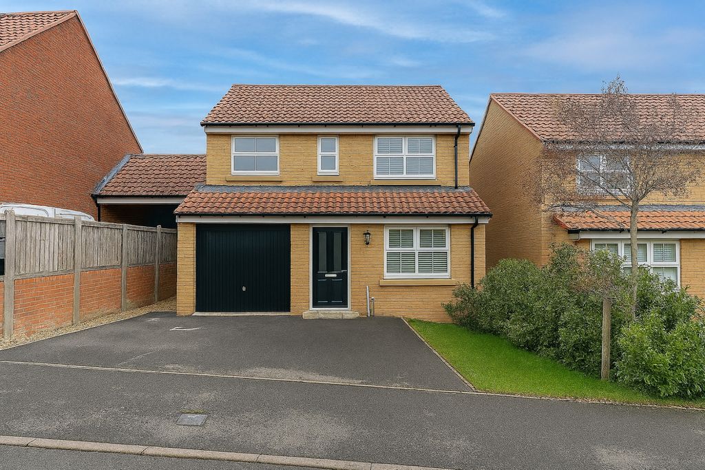 Property photo 1 of 14 Designer (12)