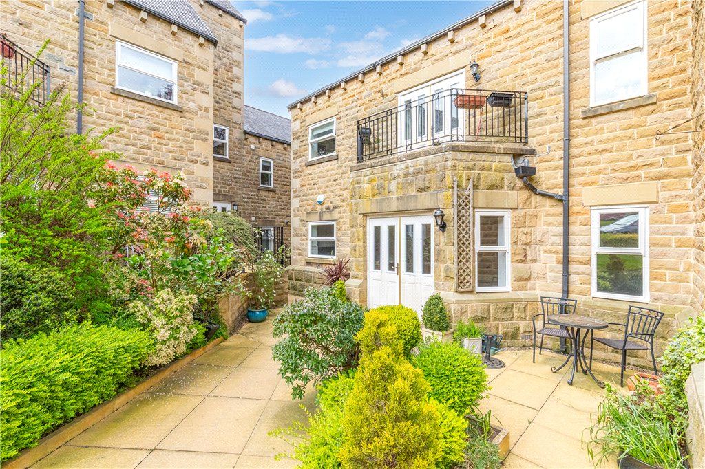 Property photo 1 of 12 Regency Court