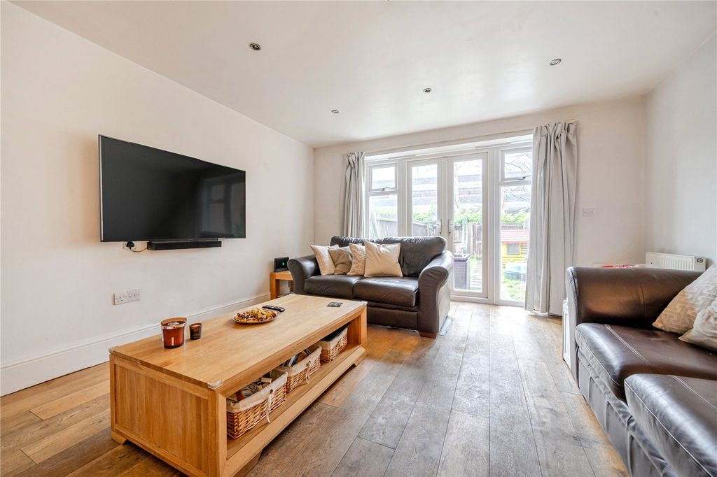 Property photo 2 of 28 Picture No. 21