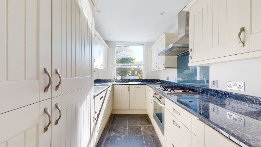 Property photo 2 of 18 Kitchen