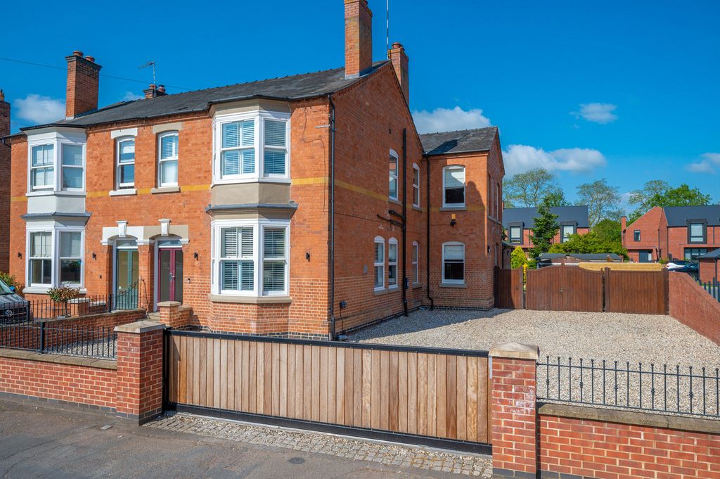 Property photo 2 of 36