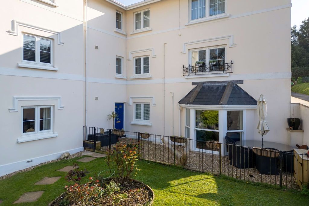 Property photo 2 of 29