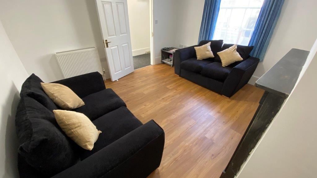 Property photo 3 of 23 Lounge 1.4.Jpg