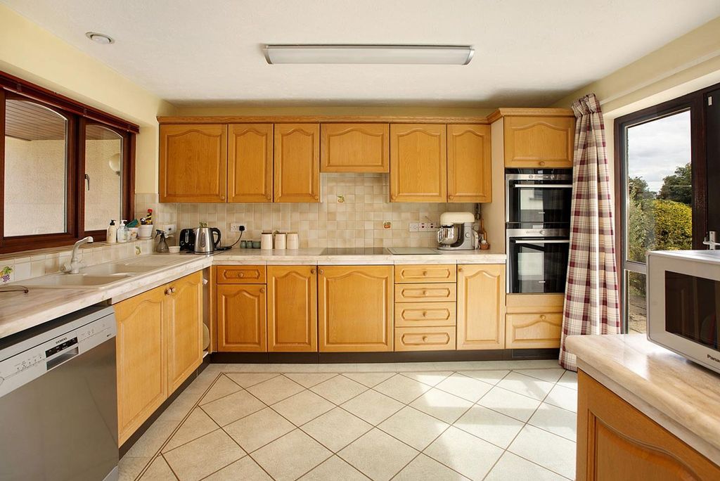 Property photo 3 of 20