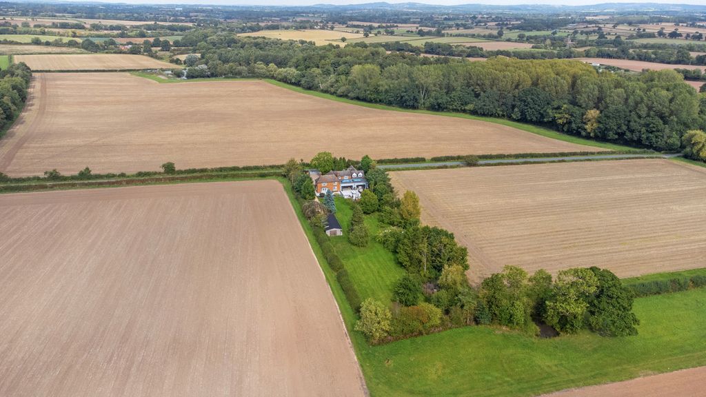 Property photo 2 of 33