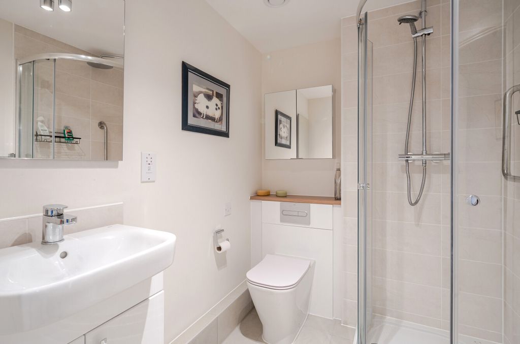 Additional image 8 of 2 bed flat for saleRoslin Place, Station Road, Hook RG27