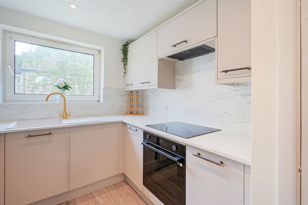 Property photo 2 of 20 Kitchen