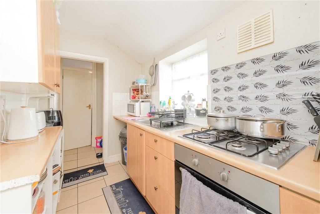 Property photo 3 of 7 Kitchen