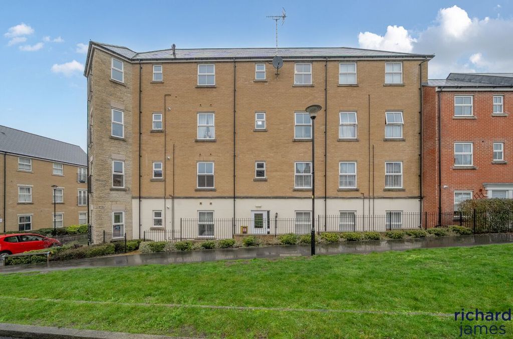 Property photo 1 of 11 3698F9B4385240F5B44B0E2656c8B778