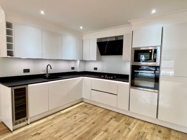 Property photo 1 of 11 Kitchen