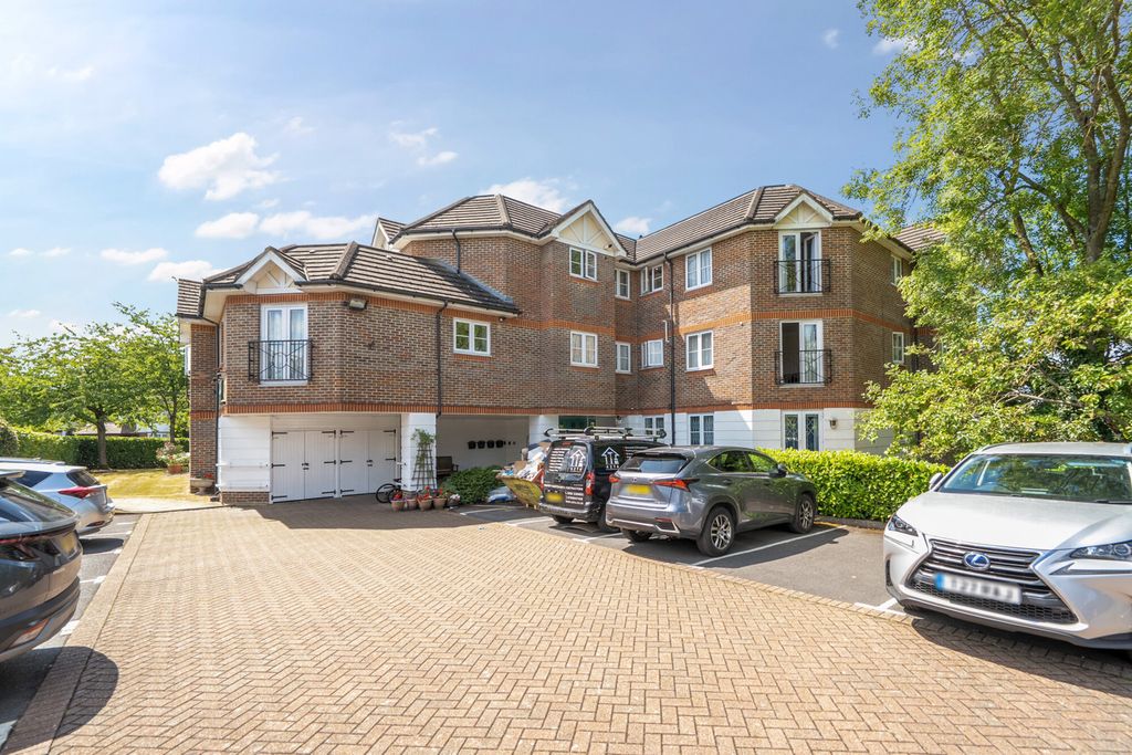 Property photo 1 of 24 1321195-12-686Cfb...