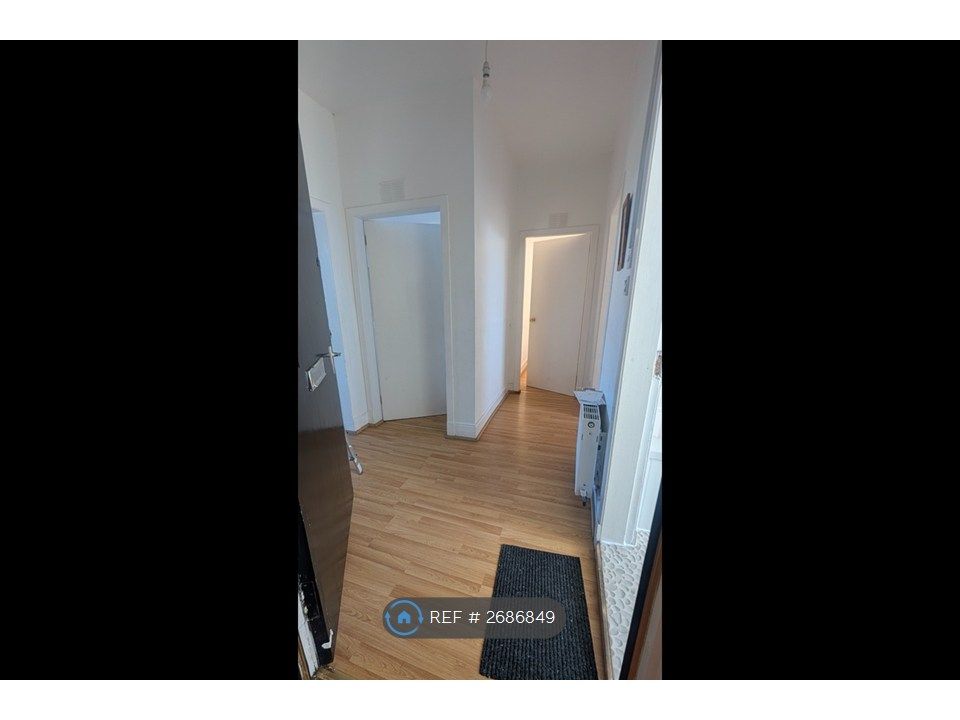 Property photo 3 of 6 Hallway