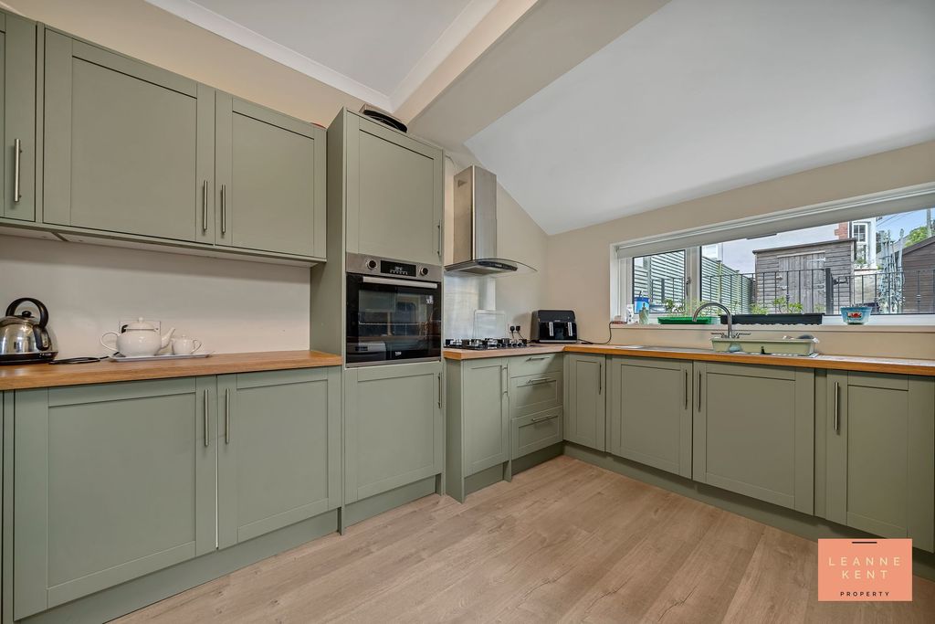 Property photo 3 of 34