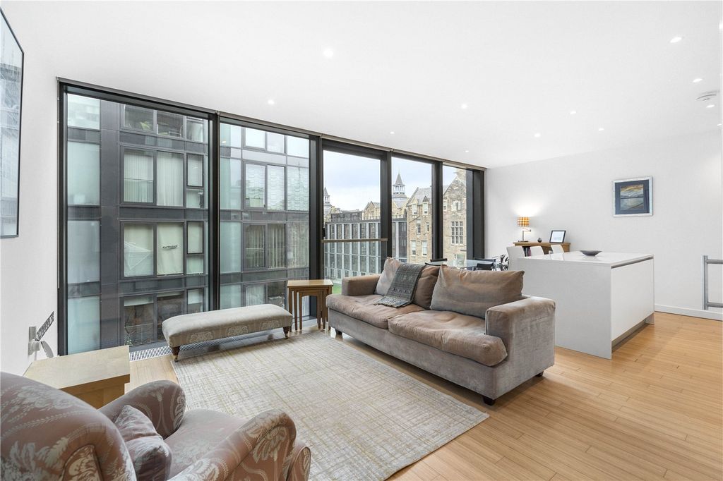 Property photo 2 of 19 Living/Kitchen