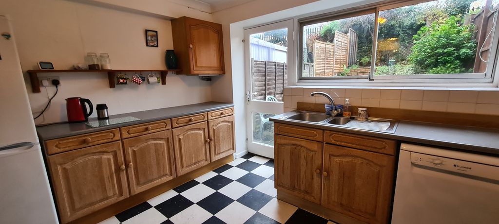 Property photo 3 of 14 Kitchen
