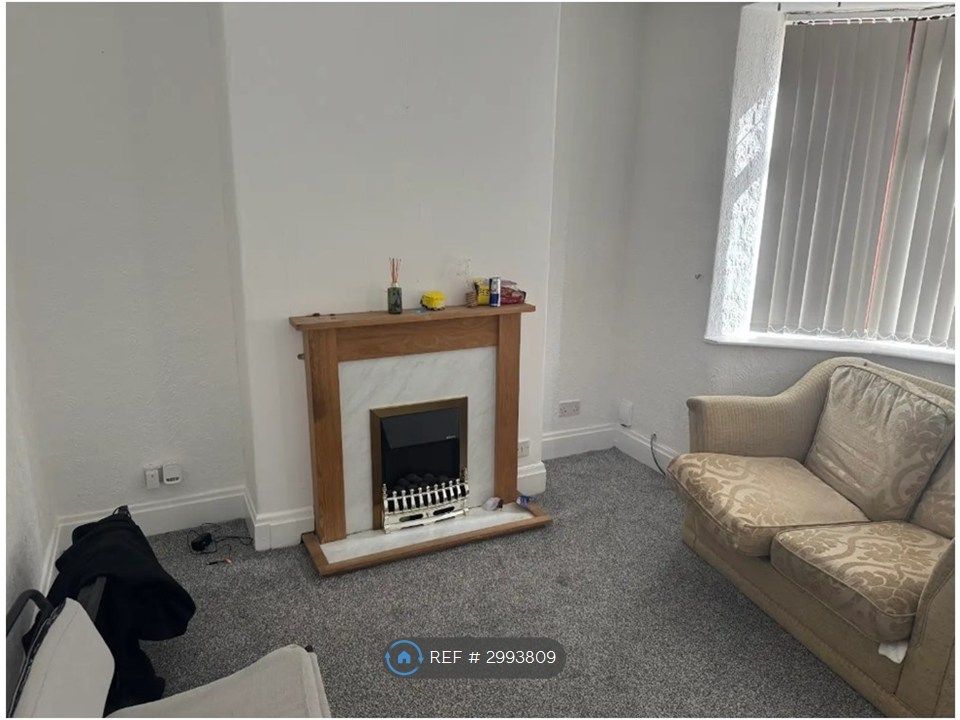 Property photo 3 of 10 Living Room