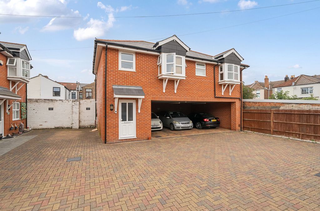 Property photo 1 of 11 1337087-16-689Cb8...