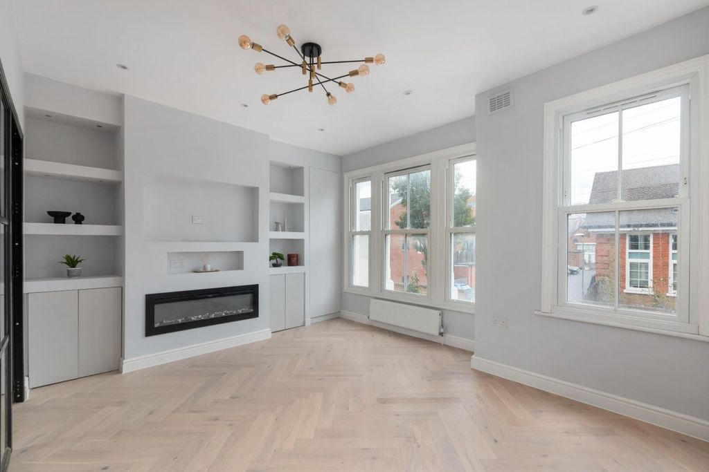 Property photo 3 of 10 Elbe Street 60B Ph4.Jpg