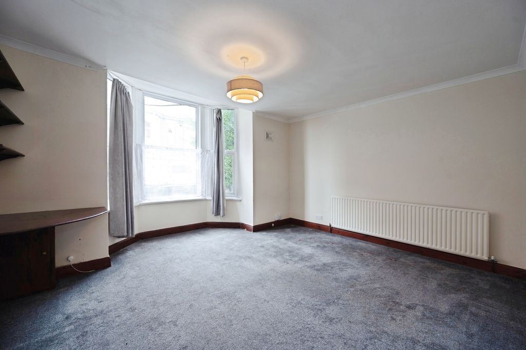Property photo 3 of 8 Pbox-Img.Jpg