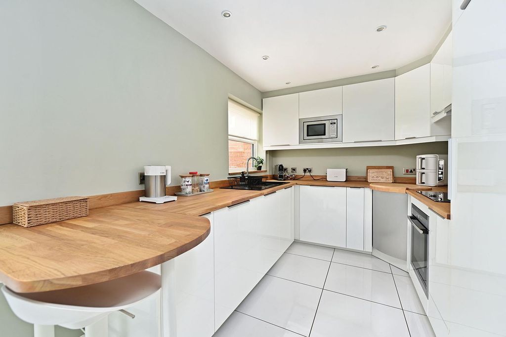 Property photo 3 of 15 Chatsworth Green