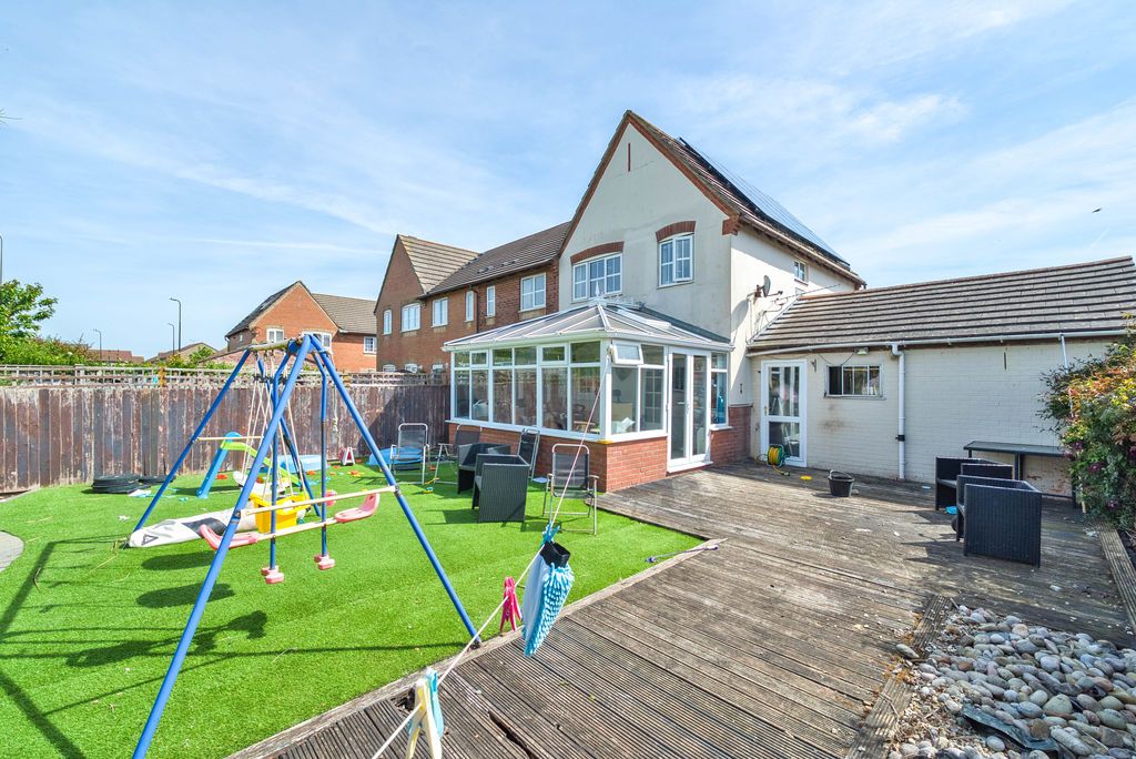 Property photo 2 of 13 Photo 11