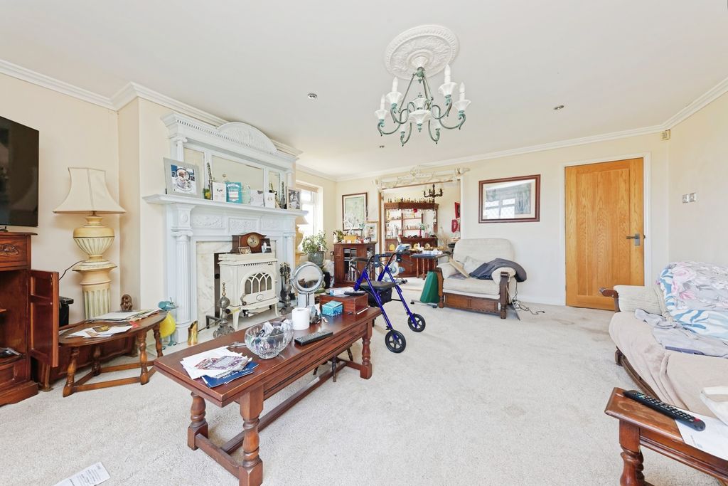 Property photo 3 of 17 Photo