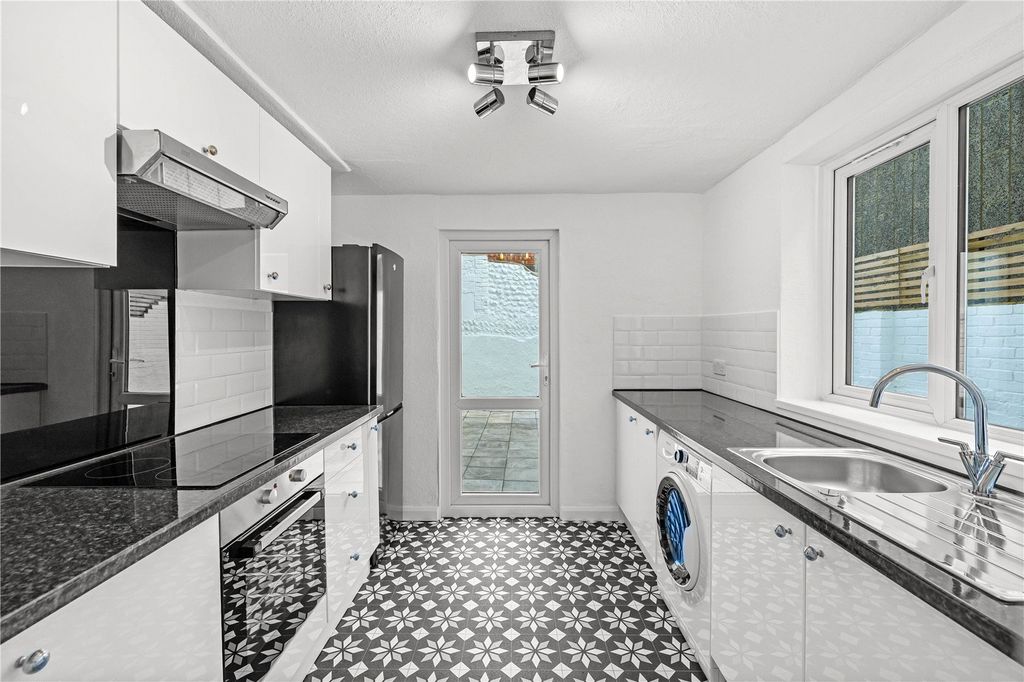 Property photo 3 of 18 Picture No. 14