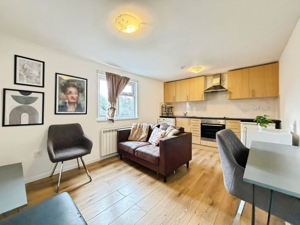 Property photo 3 of 6 Pbox-Img.Jpg