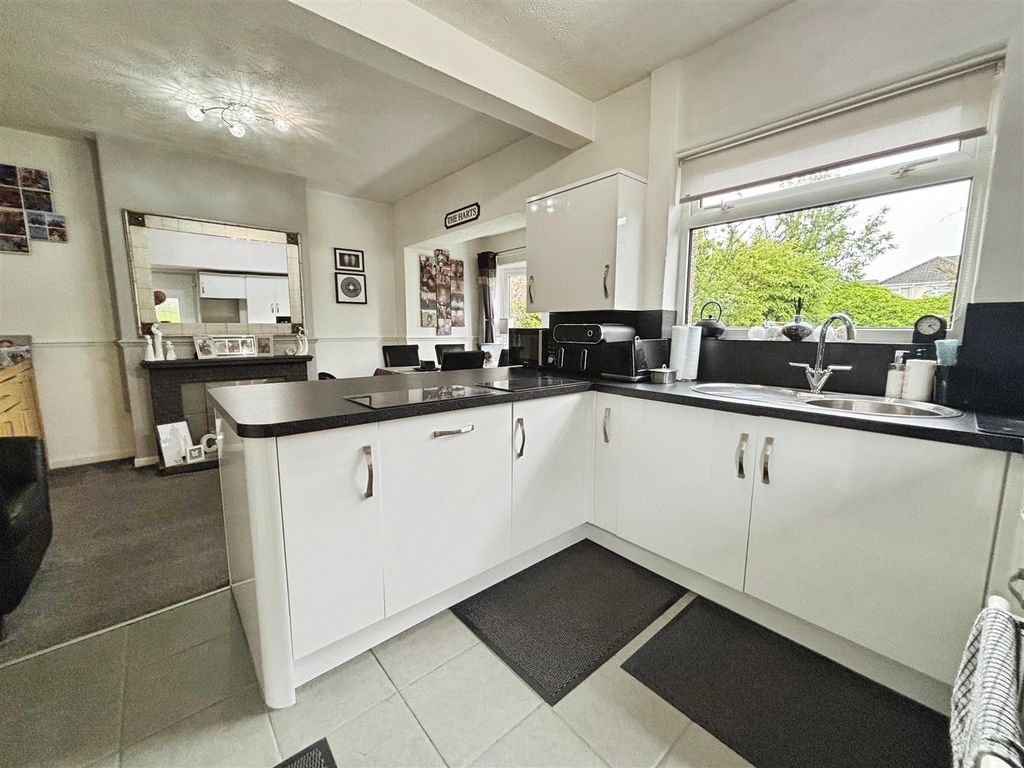 Property photo 3 of 18 Kitchen/Diner