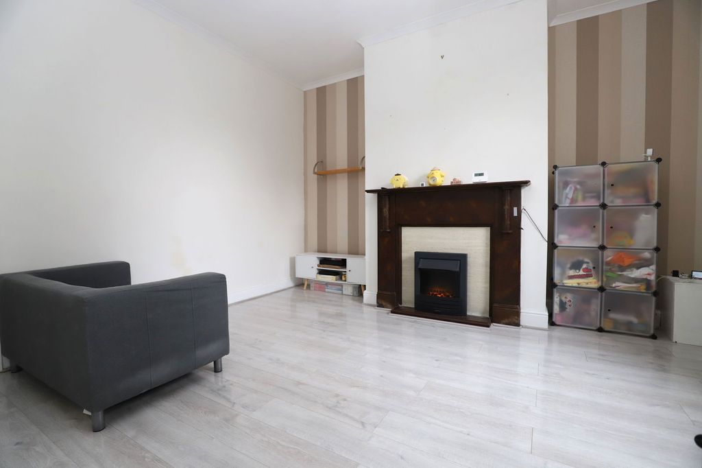 Property photo 3 of 23