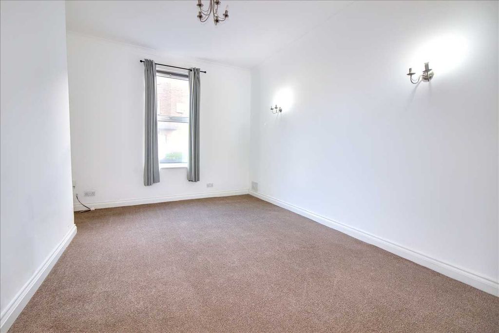 Property photo 2 of 6 Lounge