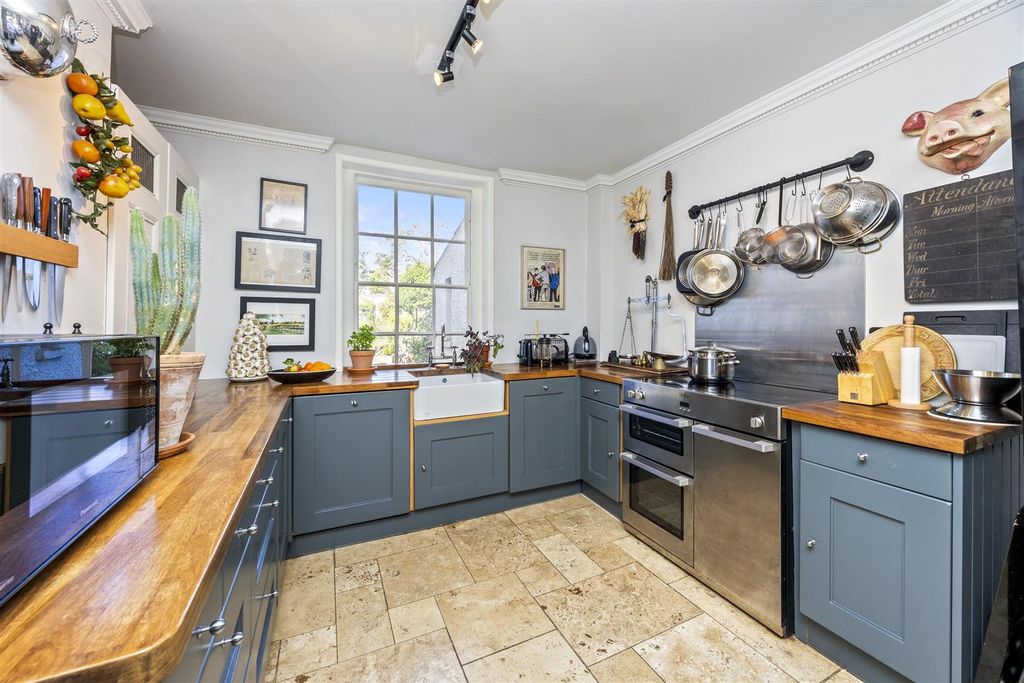 Property photo 3 of 26 Ambrose Place, 4_4A-009.Jpg