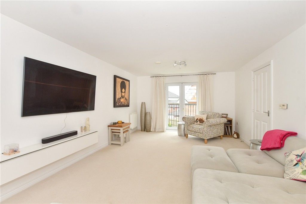 Property photo 2 of 17 Lounge,
