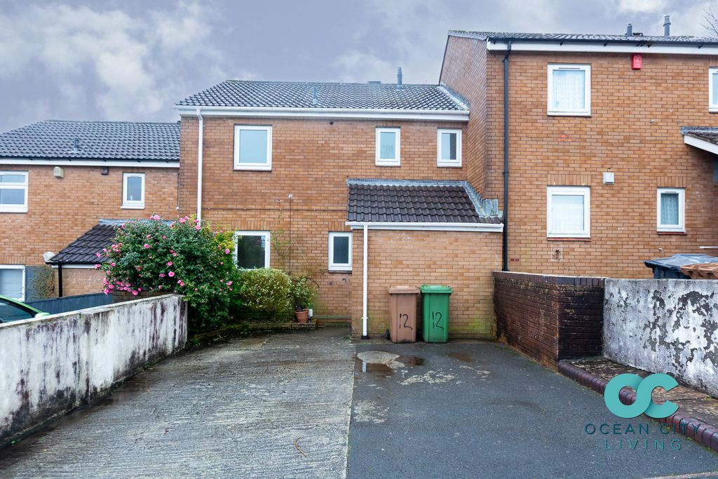 Property photo 1 of 27 Front Aspect