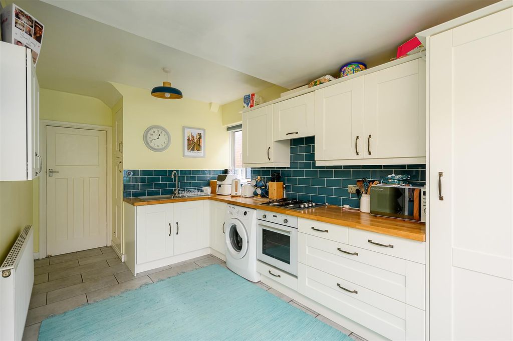 Property photo 2 of 14 Kitchen