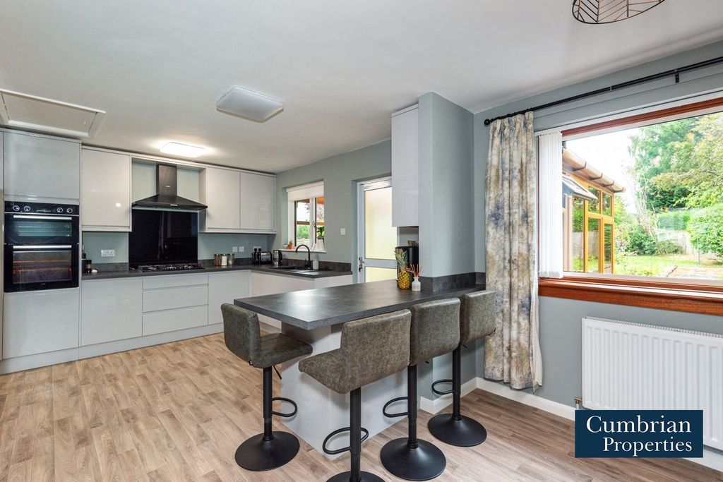 Property photo 2 of 31 Dining Kitchen