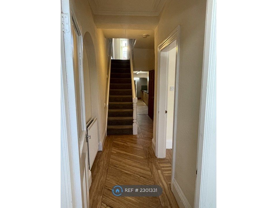 Property photo 3 of 18 Enterance Hallway