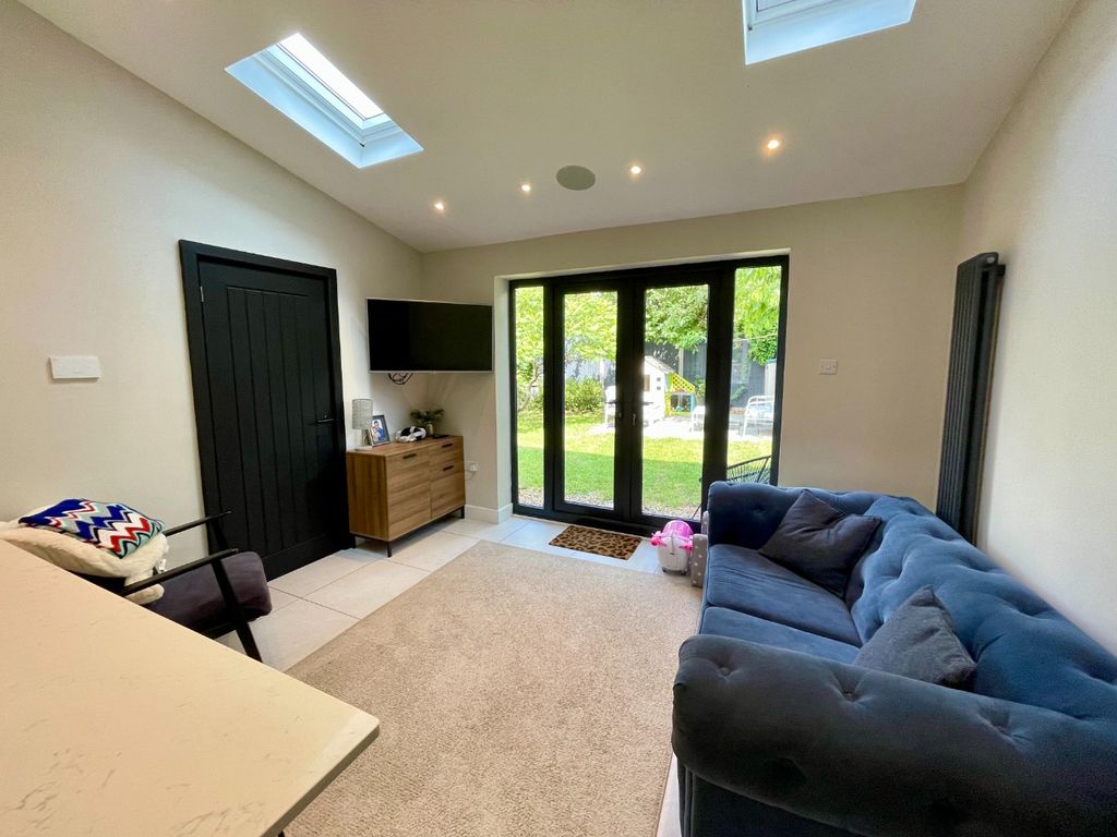 Property photo 3 of 14 4216562